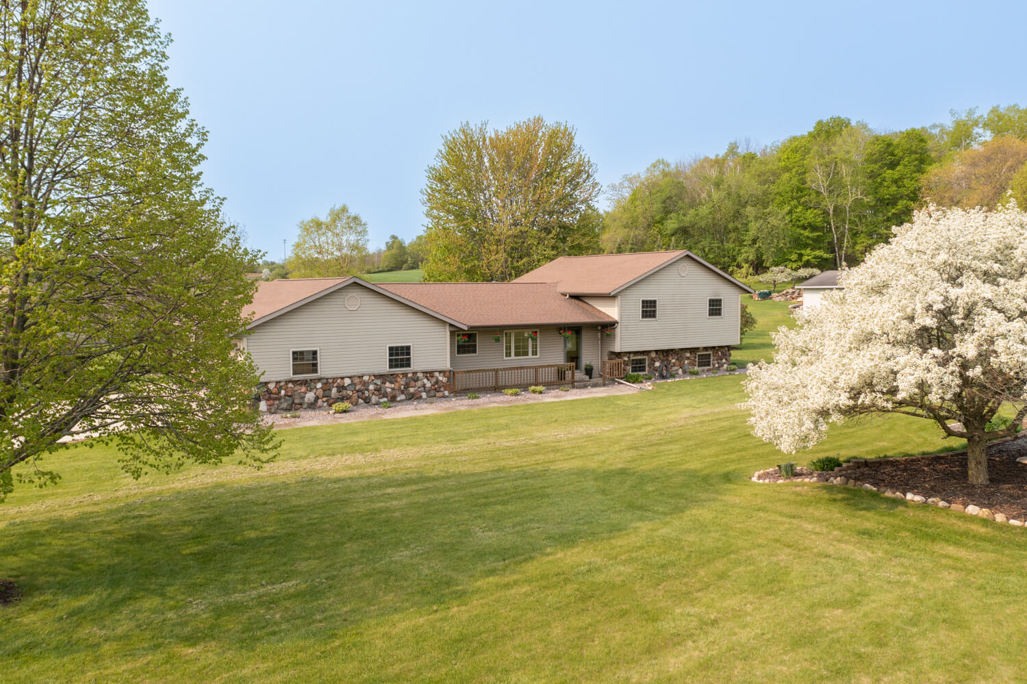 Elkhart Lake Home For Sale | W6275 County Road MM | Pleasant View Realty