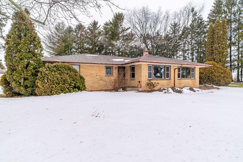 Sheboygan Home For Sale | 9220 Middle Road | Pleasant View Realty