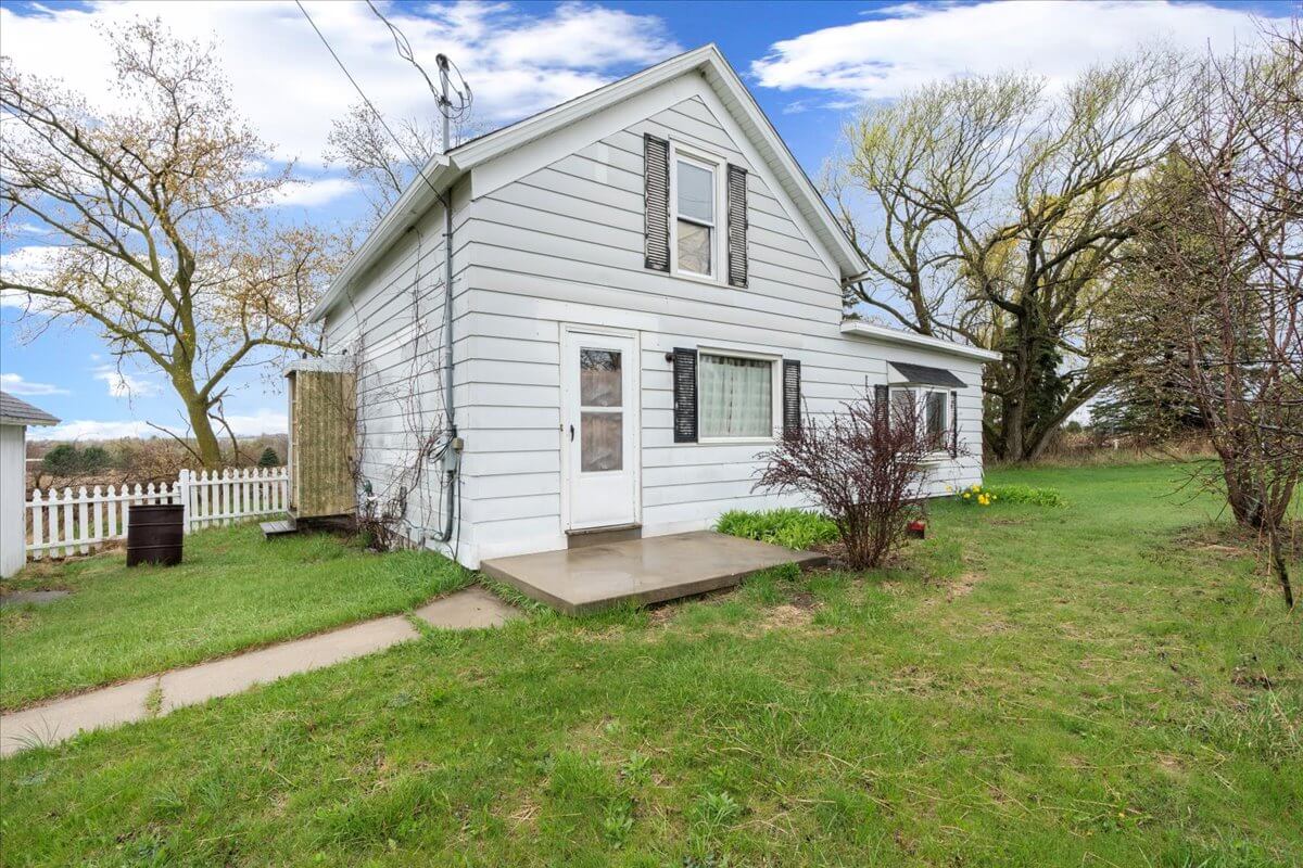 Fredonia Home For Sale | N5715 County Road I | Pleasant View Realty