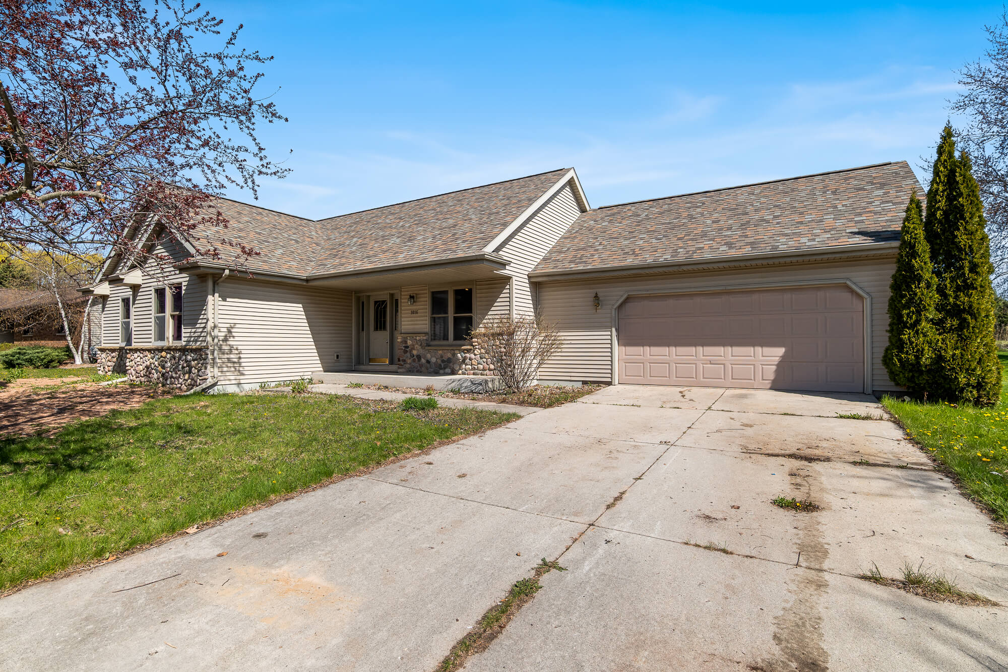 Howards Grove Home For Sale | 1016 Carver Avenue | Pleasant View Realty