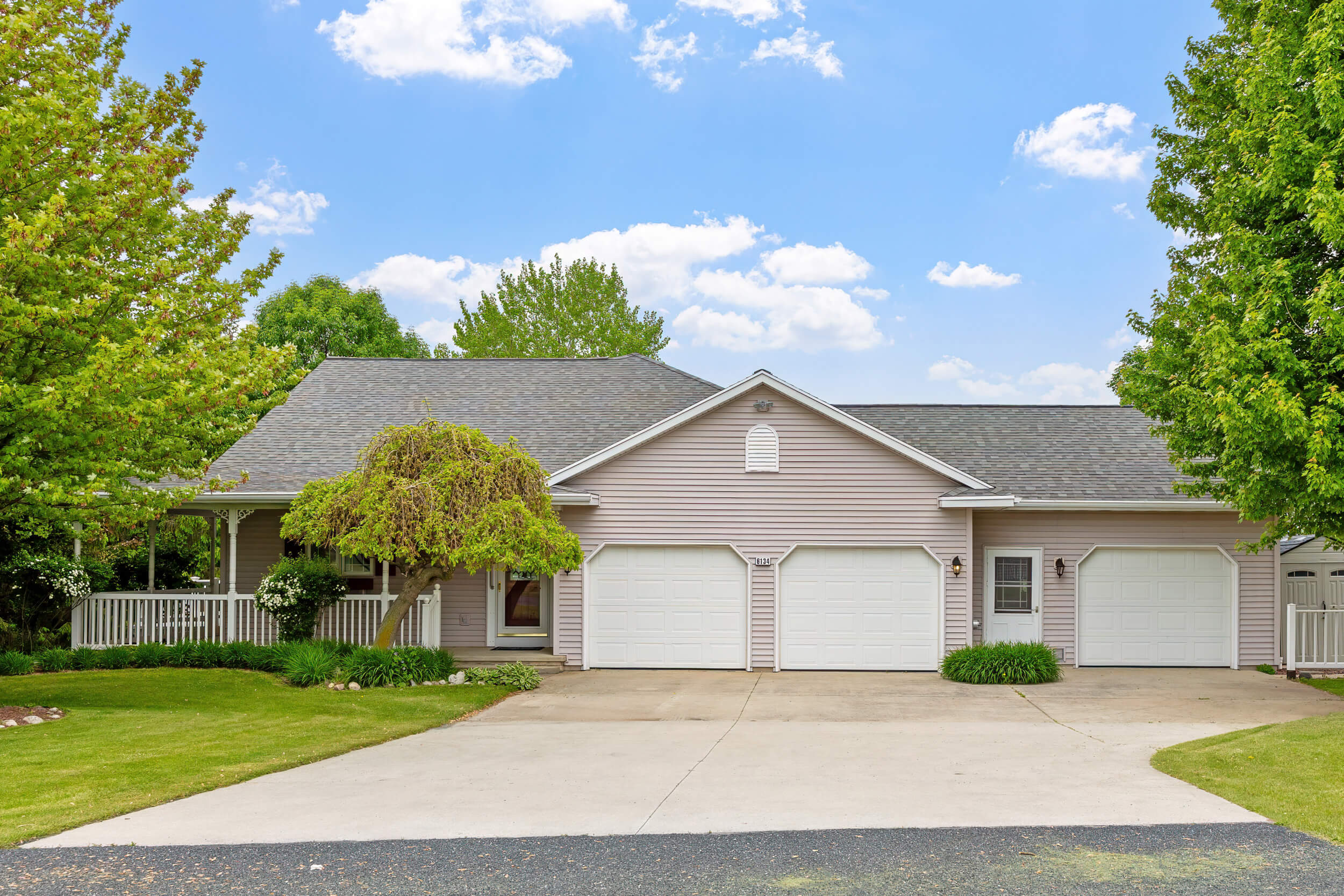 Carstens Lake Property | 6134 Sonnenburg Lane | Pleasant View Realty