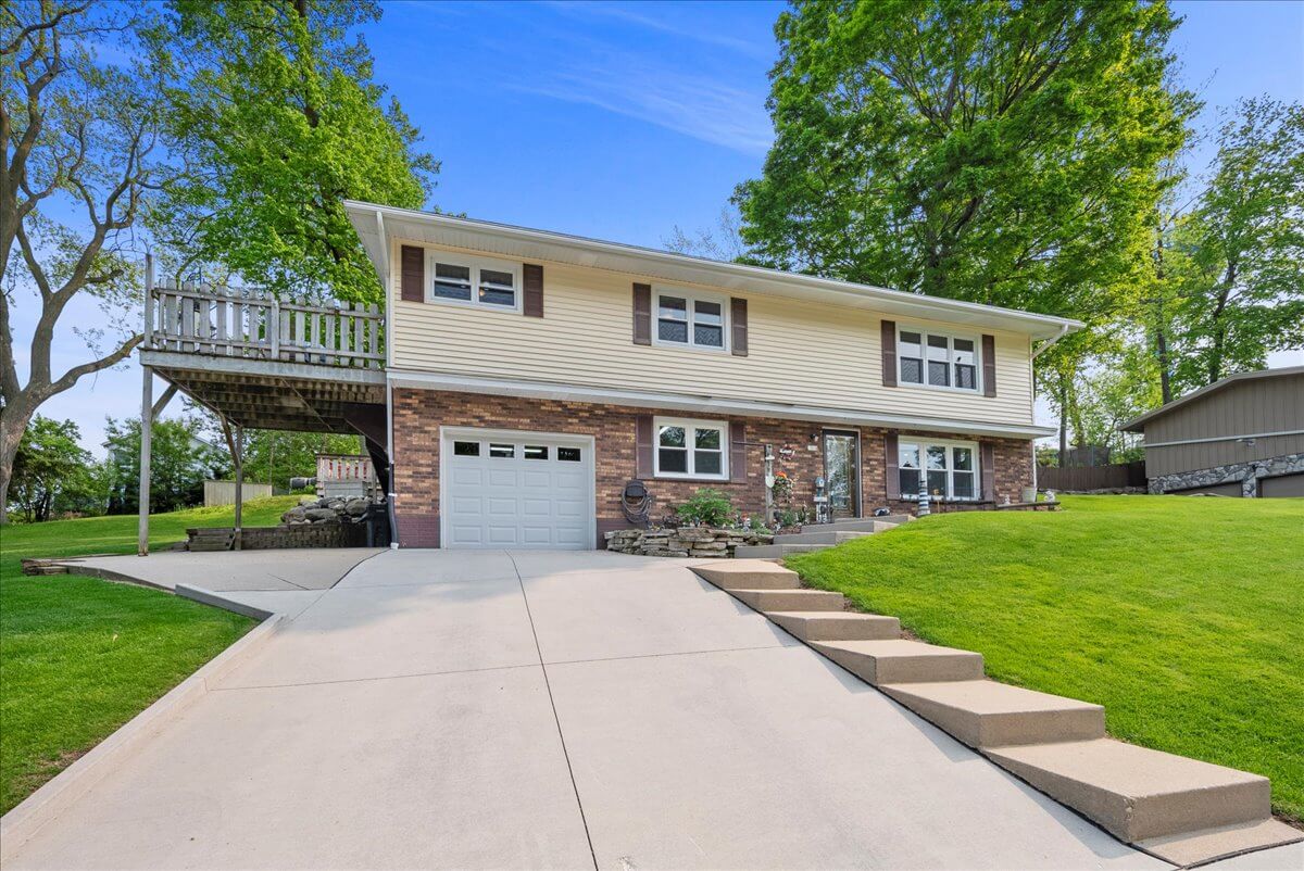 Random Lake Home For Sale | 314 Maple Ct | Pleasant View Realty