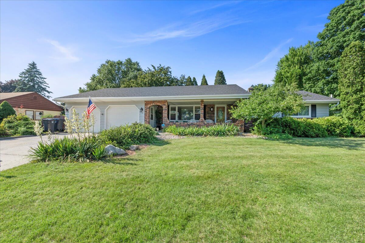 Plymouth Home For Sale | 620 Riverview Drive | Pleasant View Realty