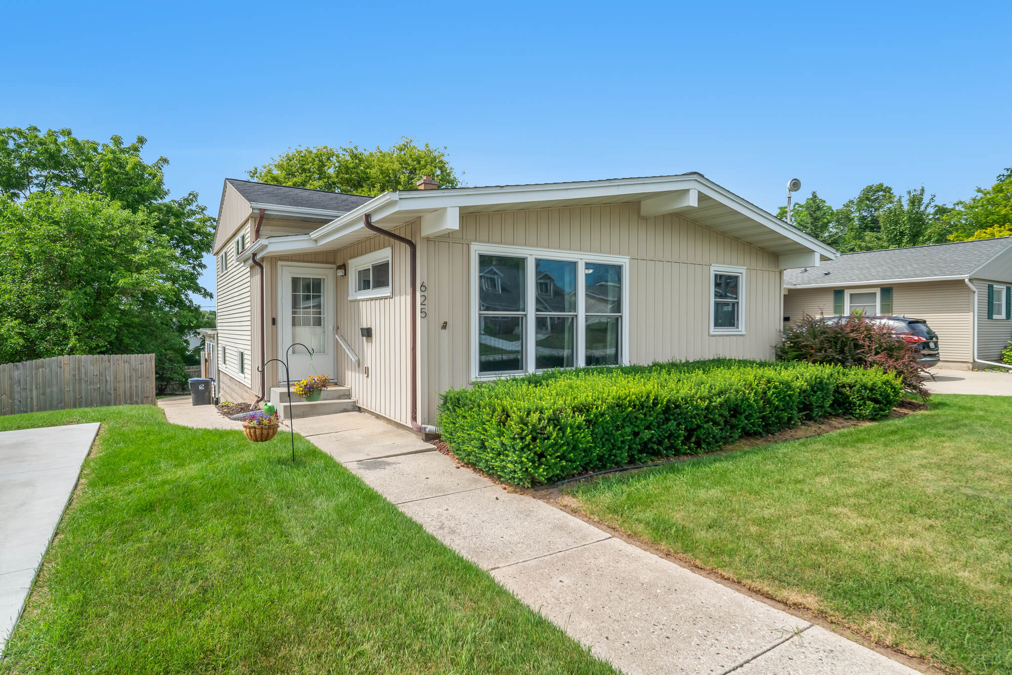 Sheboygan Falls Home For Sale | 625 Western Avenue | Pleasant View Realty