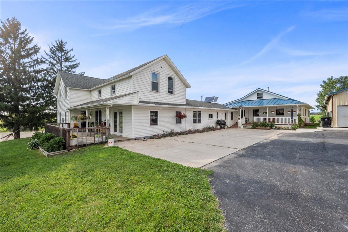 New Holstein Home For Sale | W1250 County Road HH | Pleasant View Realty