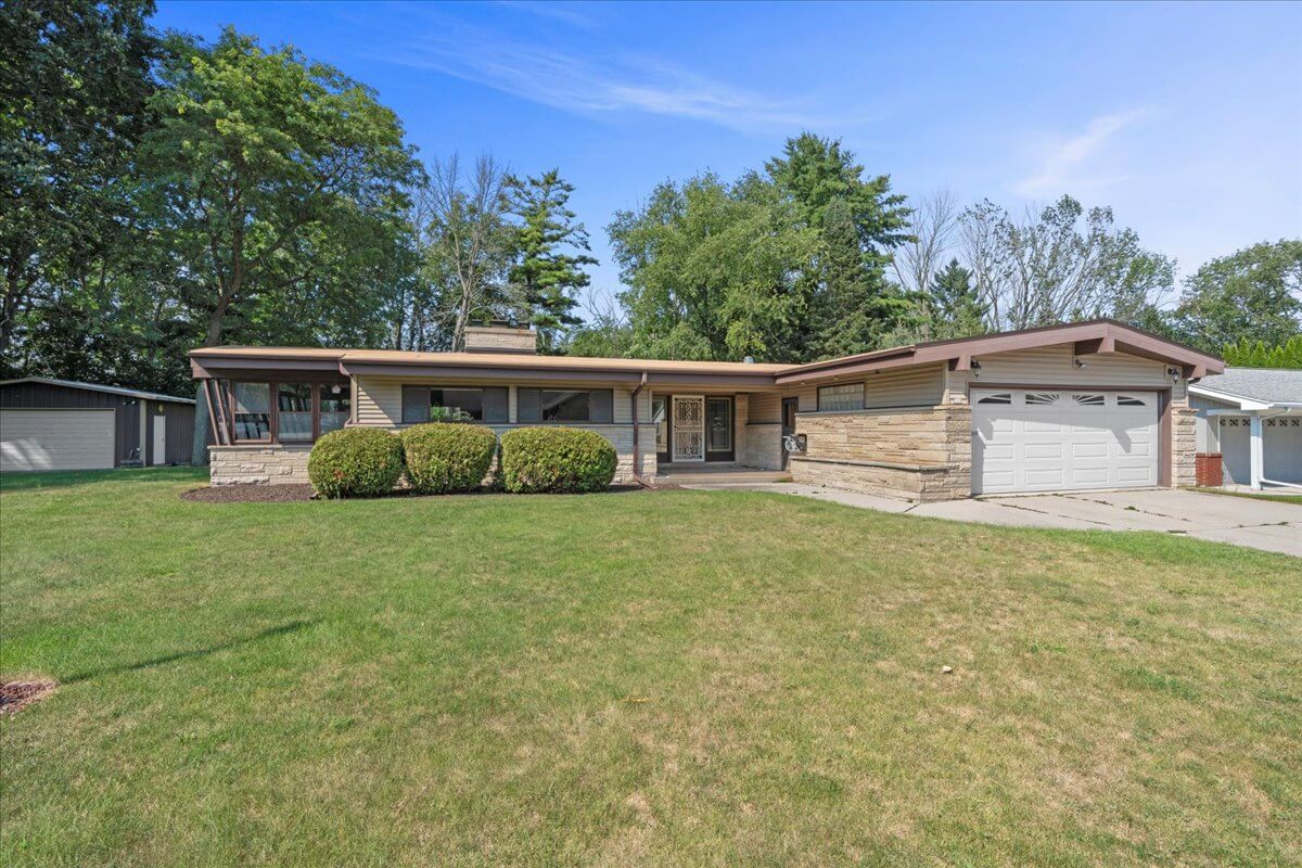 Sheboygan Home For Sale | 722 Panther Avenue | Pleasant View Realty