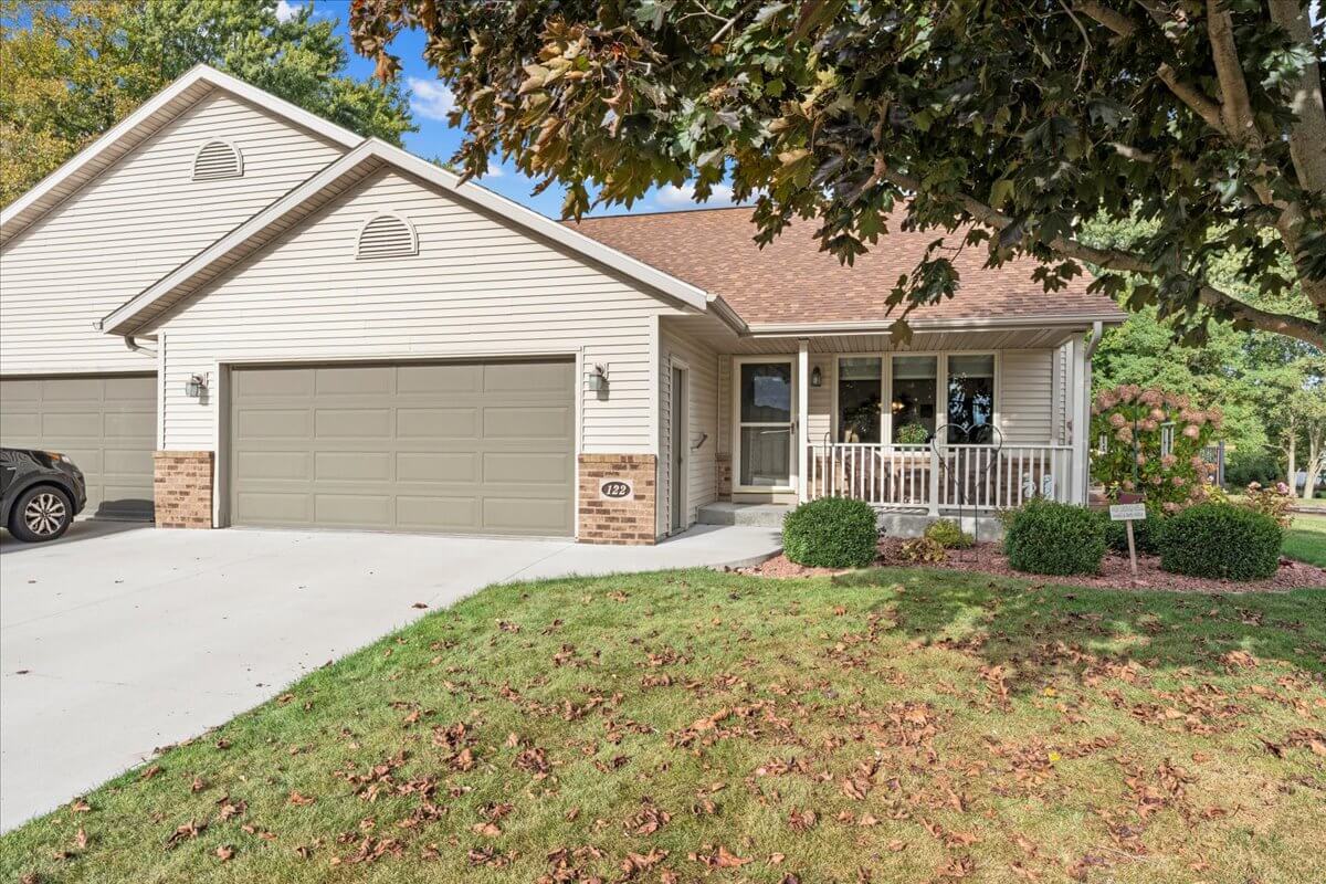 Sheboygan Falls Condo For Sale | 122 Lexington Court | Pleasant View Realty